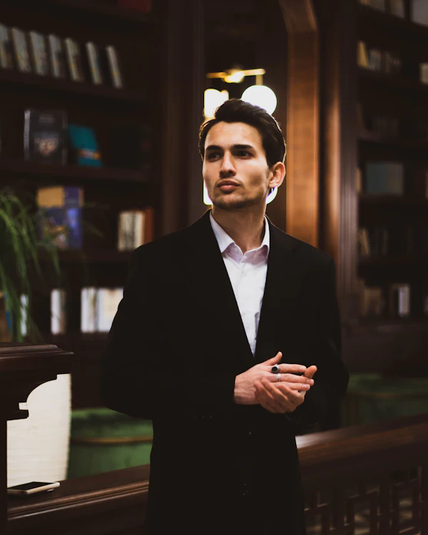 Portrait of Andrés Molina, associate attorney